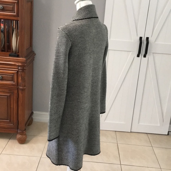 COCOGIO B & W knitted Sweater coat. Vintage. Size Medium. Wool Blend - Picture 5 of 9